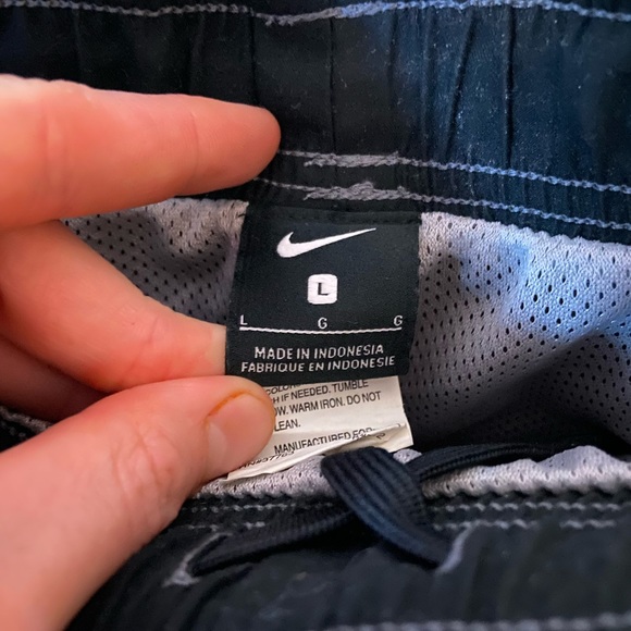 Nike shorts/swim shorts - Picture 3 of 3